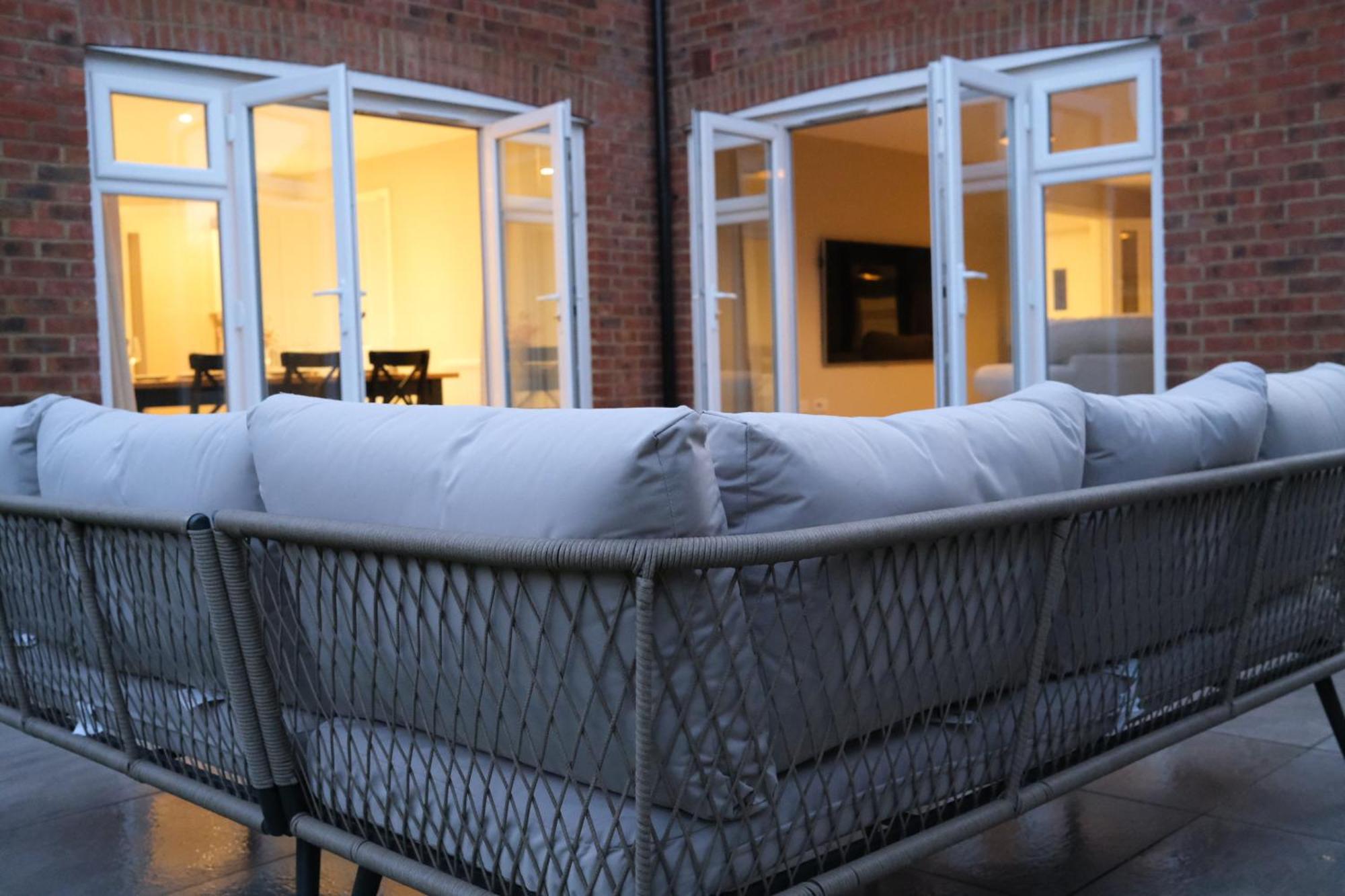 Luxury 6-Bedroom House 5 Minutes From Bicester Village Shopping Outlet Chesterton  エクステリア 写真